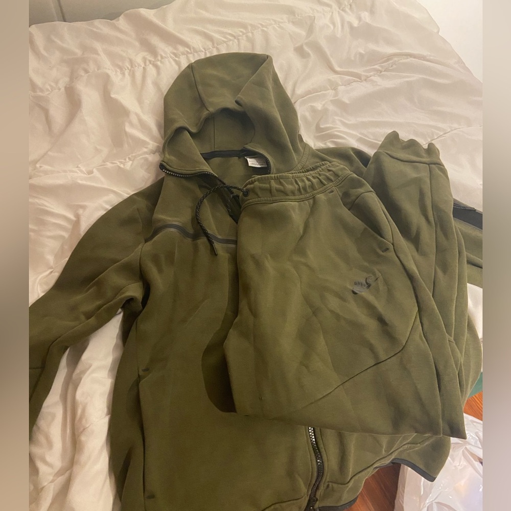 Olive green Nike tech set